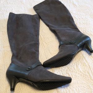 NWOT Aerosoles Gray suede boots